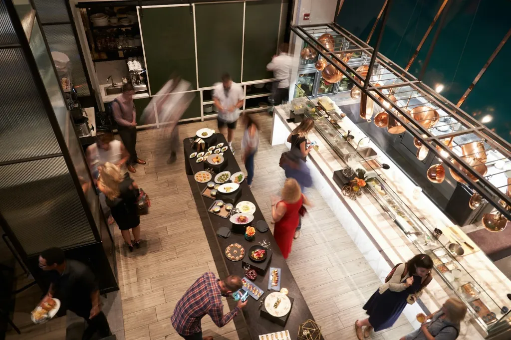 unsplash_4fDlVU4MBbg_restaurant kitchen.webp